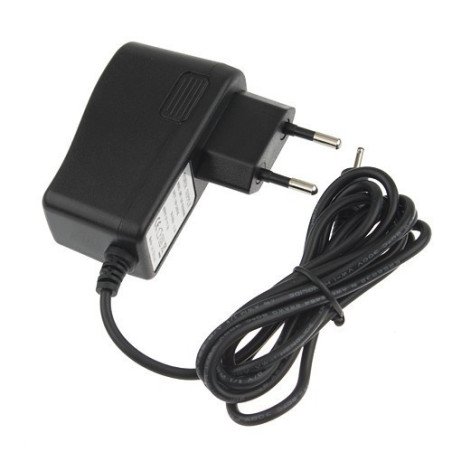 Uscita caricabatterie 9V 2A Connettore 2,5mm x 0,7mm